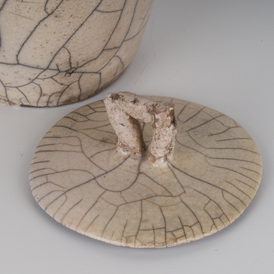 Handmade ceramic vase with lid by Nicole Callebaut