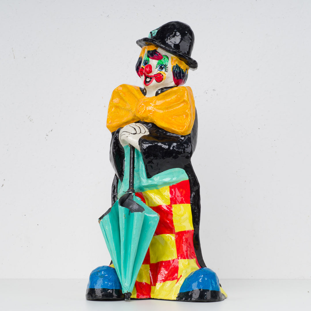 Leuke kleurrijke clown in papier maché