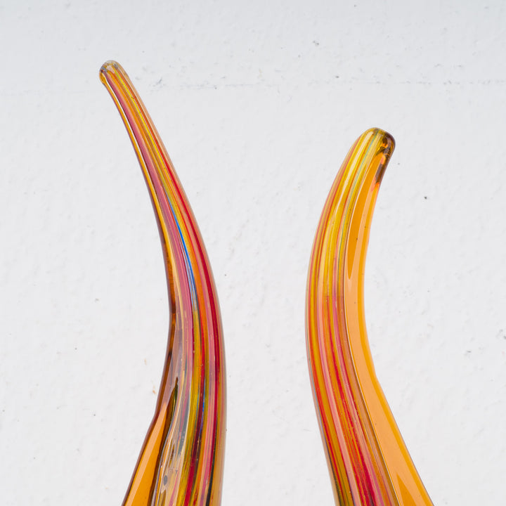 Modern oranje kunstglas in vleugelvorm