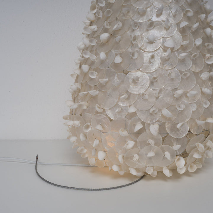 Een prachtige authentieke schelpenlamp - De Tuin Der Kunsten