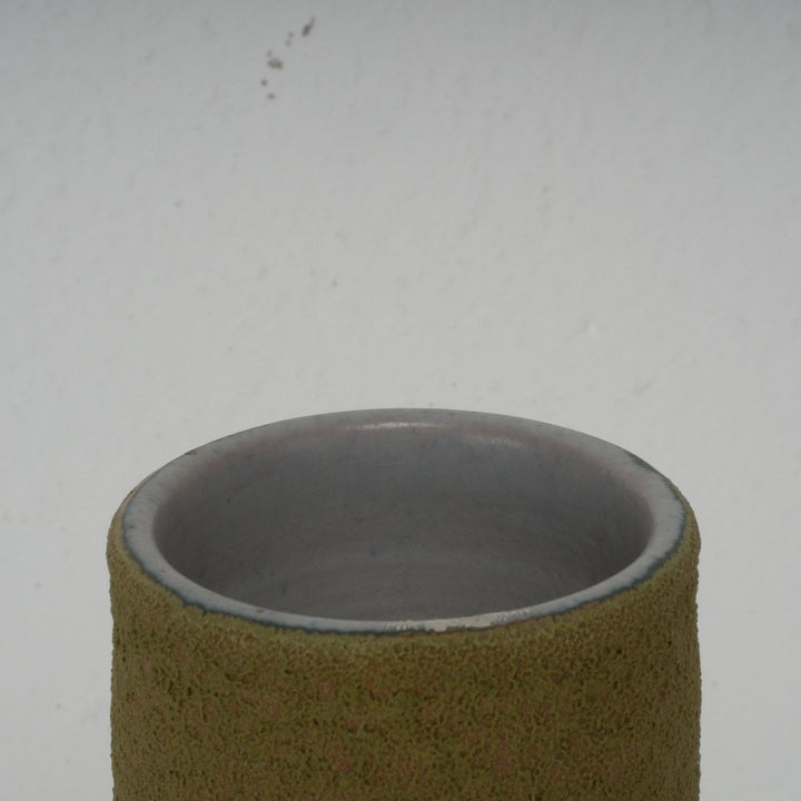 Groene keramische cilindervaas handgemaakt - De Tuin Der Kunsten