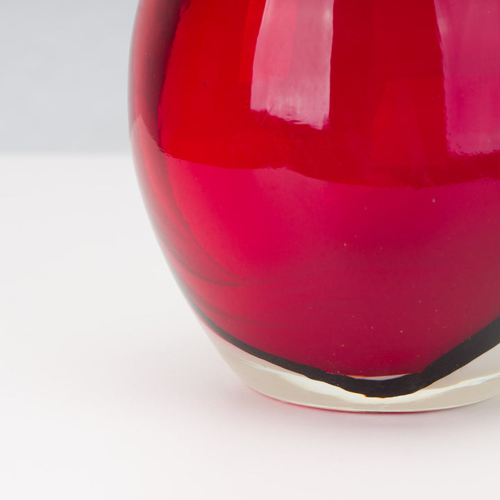 Hedendaagse glazen vaas in rood en licht roze kleur - De Tuin Der Kunsten