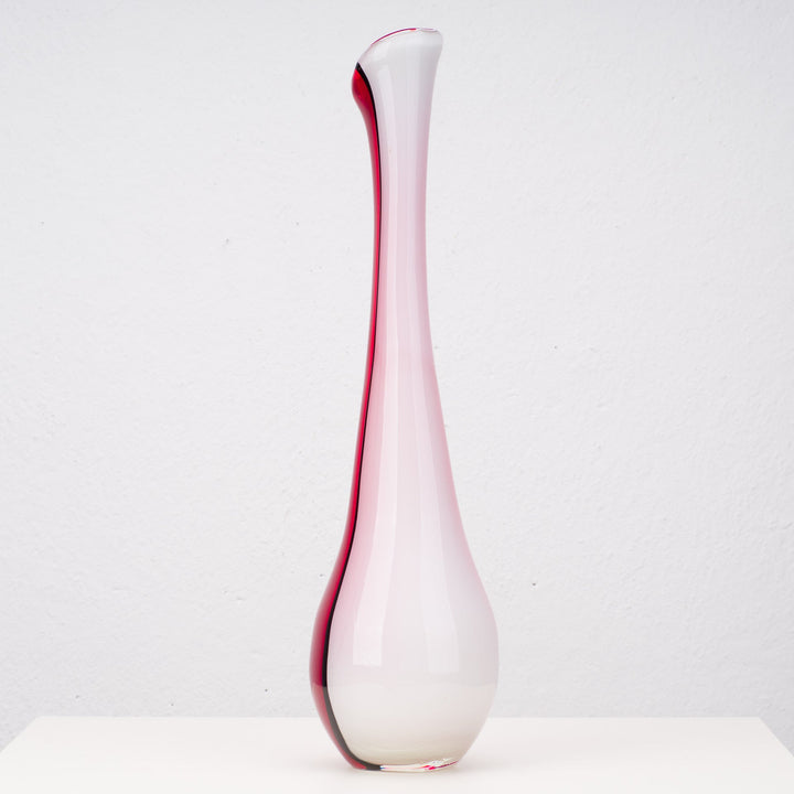 Hedendaagse glazen vaas in rood en licht roze kleur - De Tuin Der Kunsten