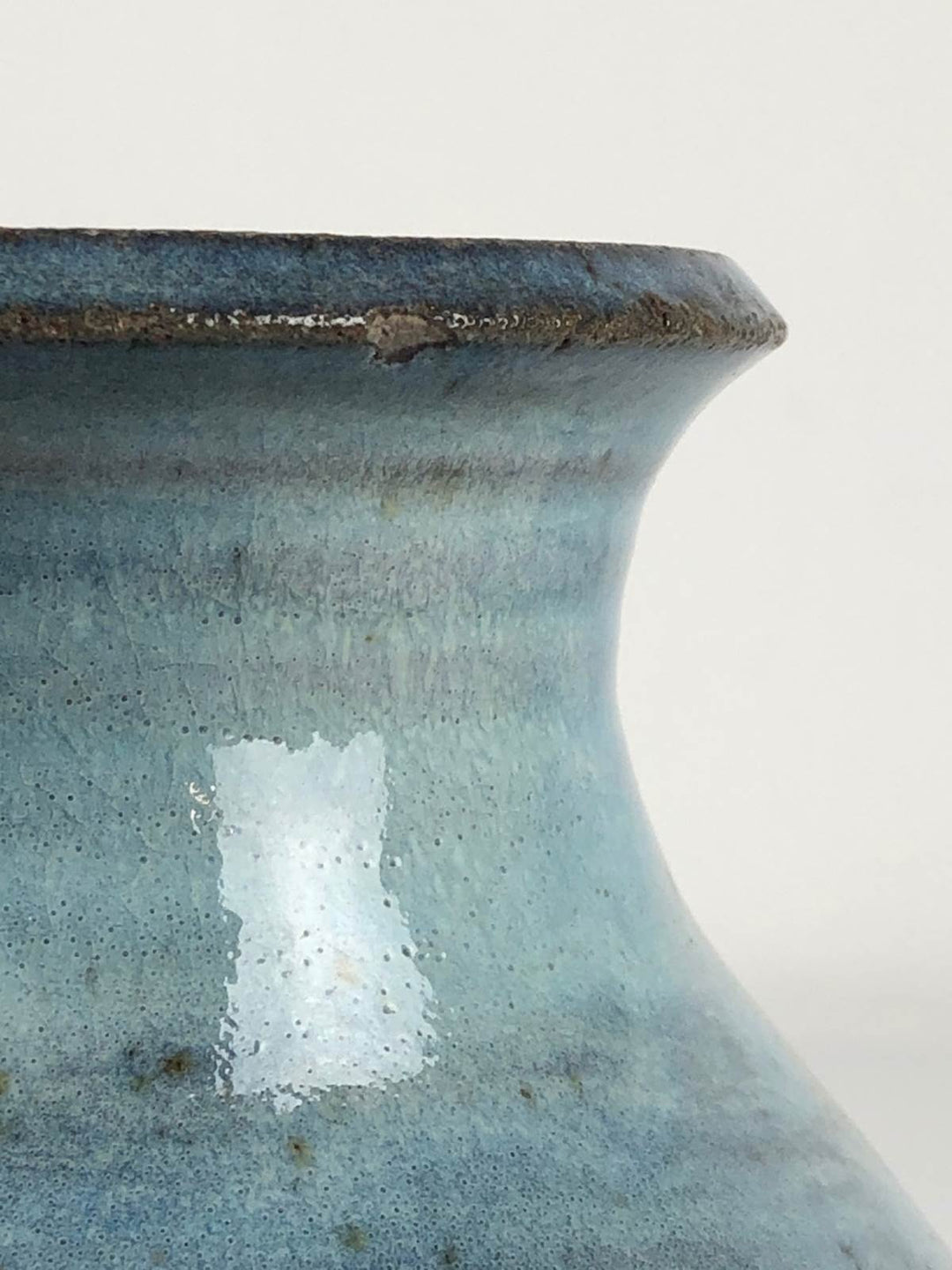 Lichtblauwe geglazuurde keramische vaas - De Tuin Der Kunsten