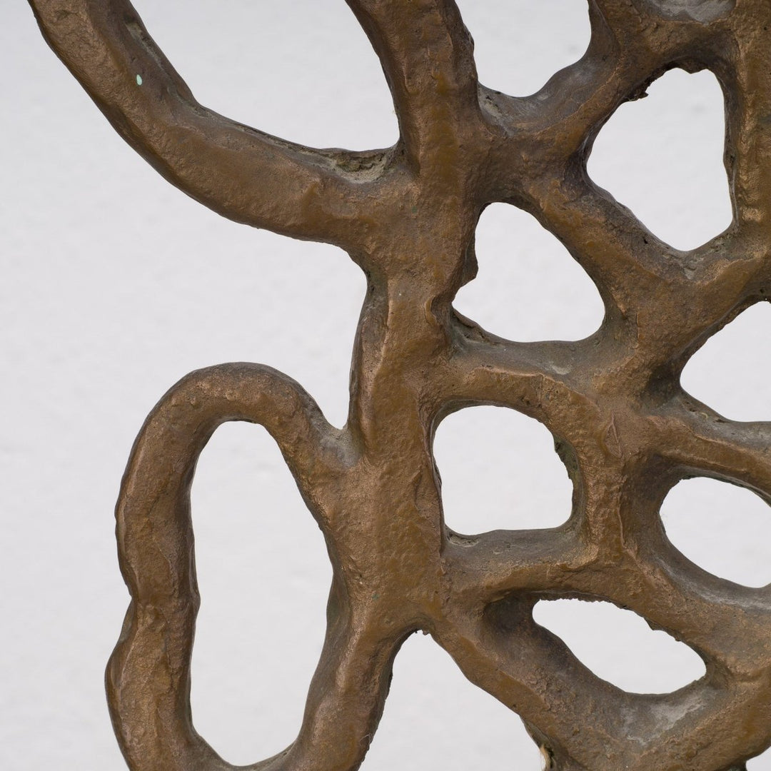 Modern bronzen beeld in de vorm van een blad - De Tuin Der Kunsten