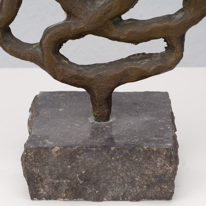 Modern bronzen beeld in de vorm van een blad - De Tuin Der Kunsten
