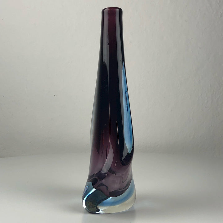 Moderne glazen vaas in blauw en bordeaux - De Tuin Der Kunsten