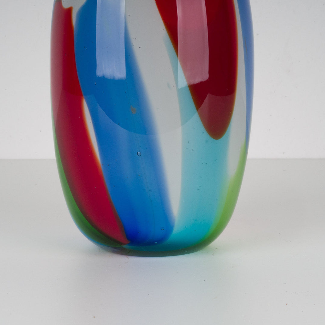 Moderne kleurrijke glazen vaas. - De Tuin Der Kunsten