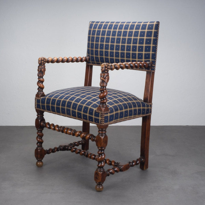 Notenhouten fauteuil naar 17e eeuws voorbeeld - De Tuin Der Kunsten