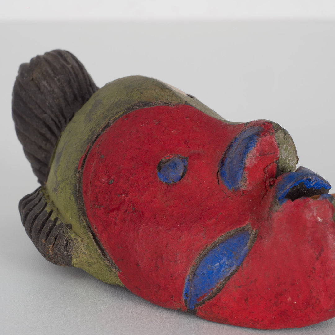 Klein Afrikaans decoratief maskertje – groen, rood en paars