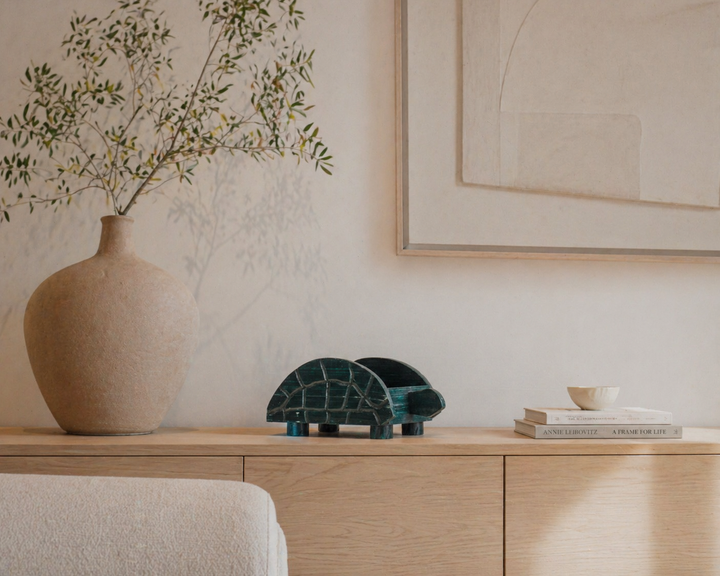 Houten Schildpad Pot – Speels Design in Petroleumblauw