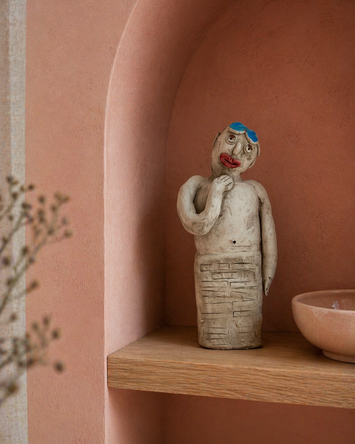 Beeld 'De Dromerige Zwemmer' – een knipoog in keramiek - 14 x 9 x 33 cm