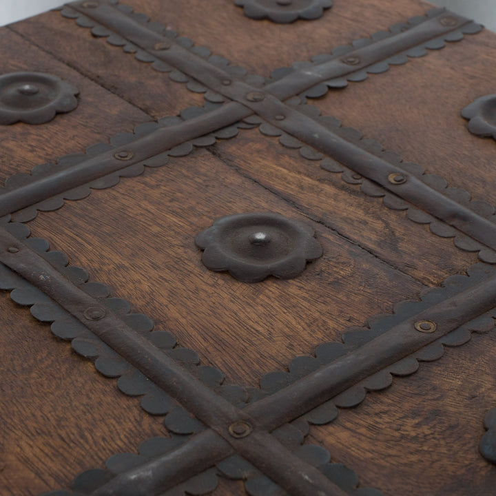 Koloniale Shisham Houten Kist 36x34x36 cm – Authentieke Opbergkist met Metalen Beslag