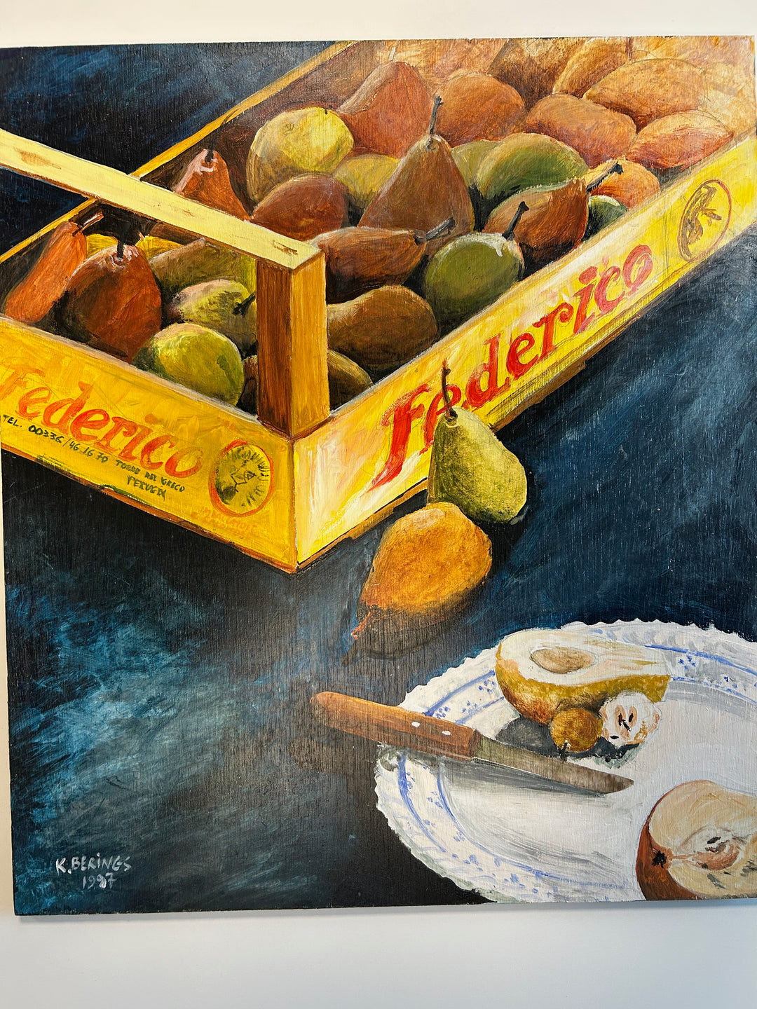 Kristien Berings – Stilleven met peren in kist – 1997 – 50 x 57 x 1 cm