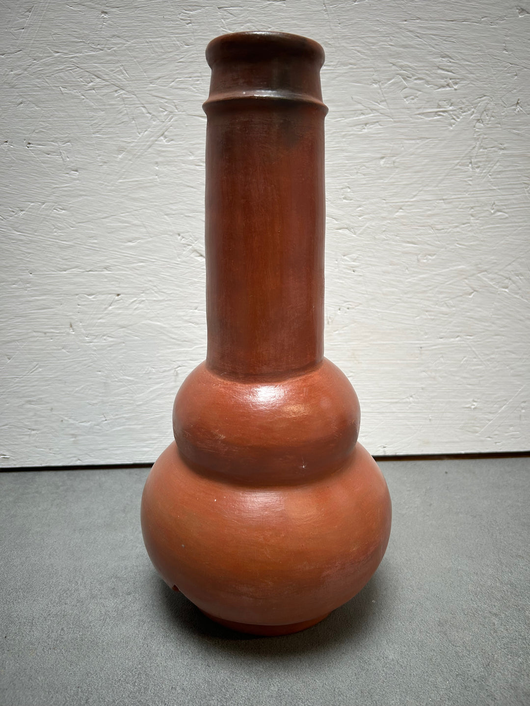 Bruine Keramische Vaas met Open Hartmotieven – 19 x 19 x 37 cm