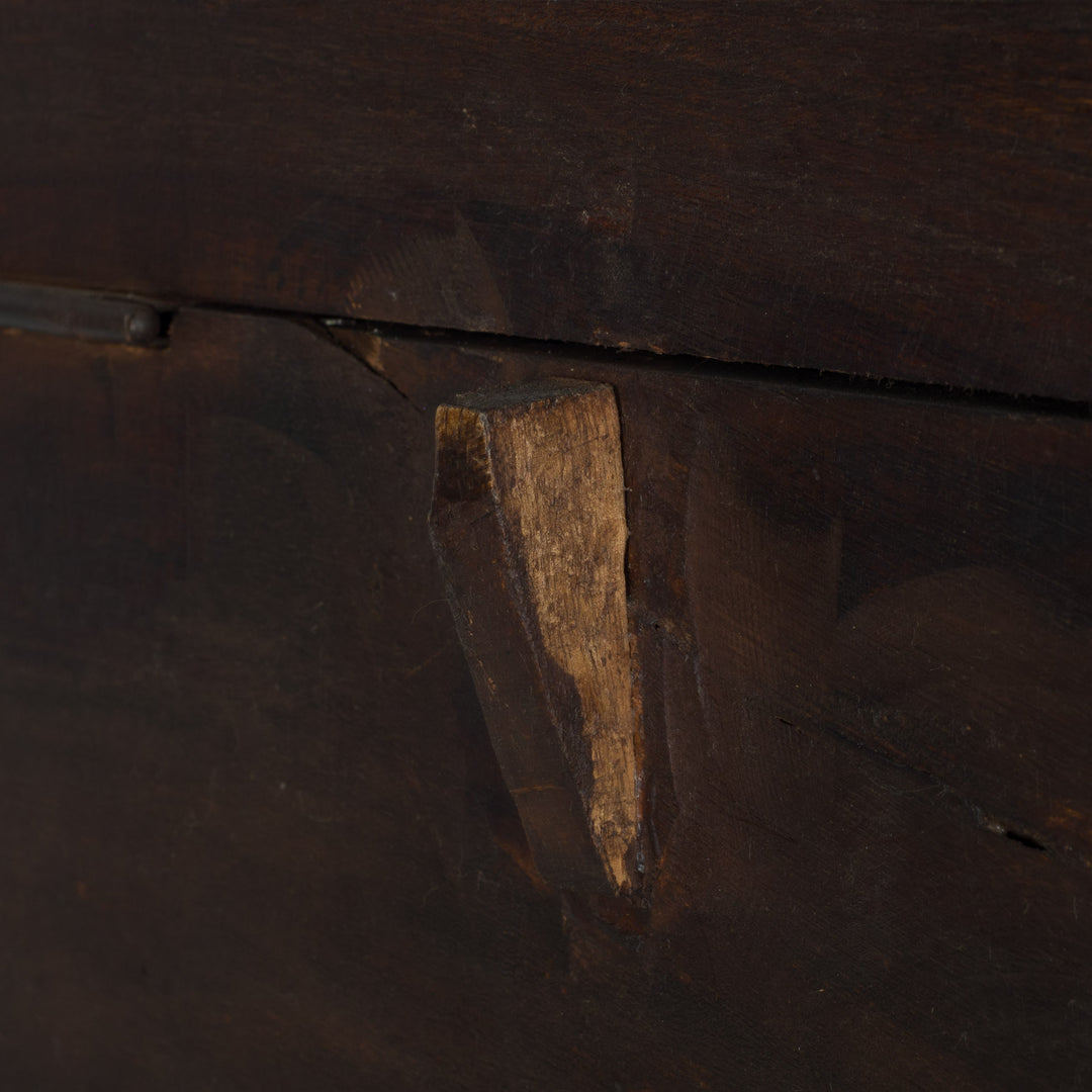 Koloniale Shisham Houten Kist 36x34x36 cm – Authentieke Opbergkist met Metalen Beslag