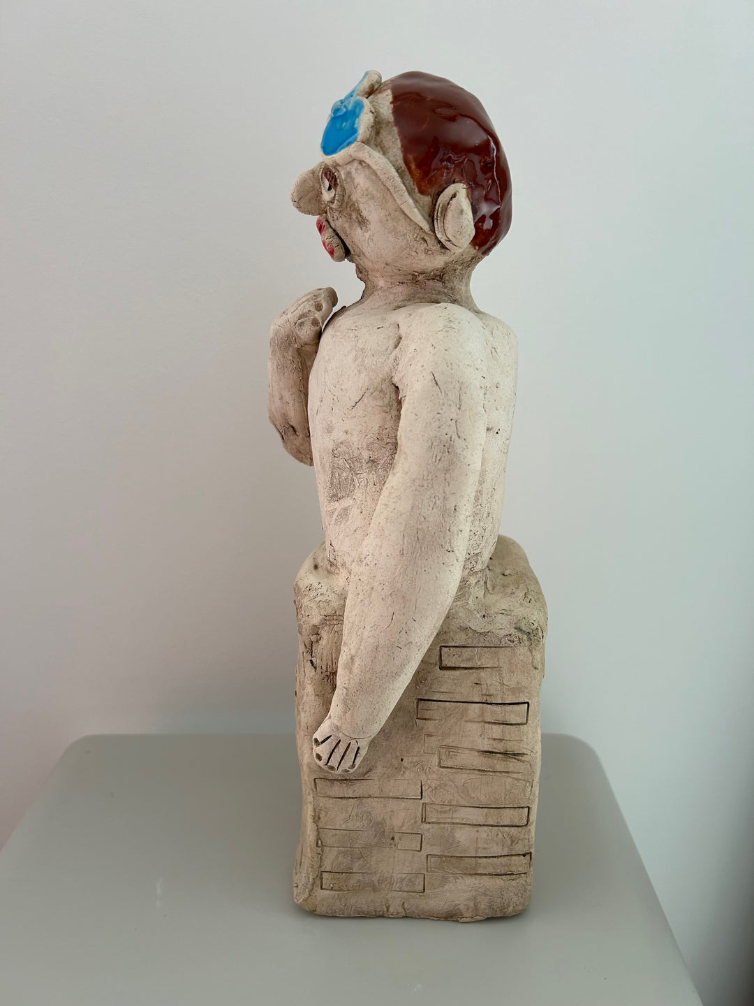 Beeld 'De Dromerige Zwemmer' – een knipoog in keramiek - 14 x 9 x 33 cm