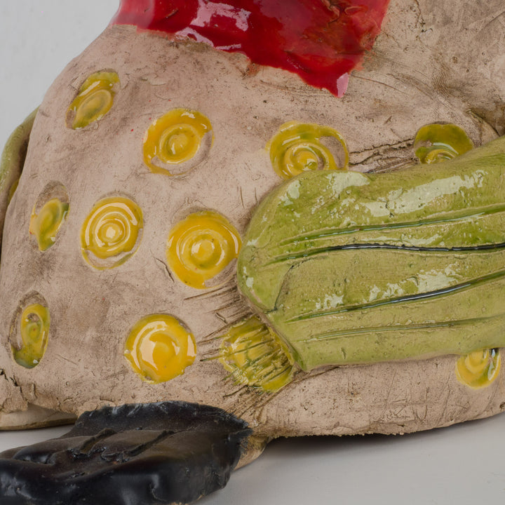 Handgemaakte ludieke keramische vogel – Met grote rode snavel