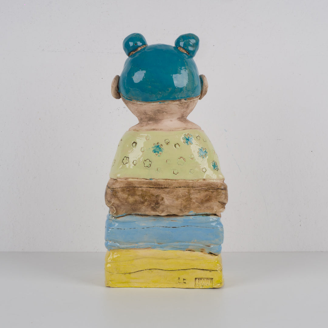 Kleurrijk handgemaakt keramisch beeld – De Reiziger