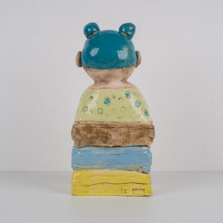 Kleurrijk handgemaakt keramisch beeld – De Reiziger