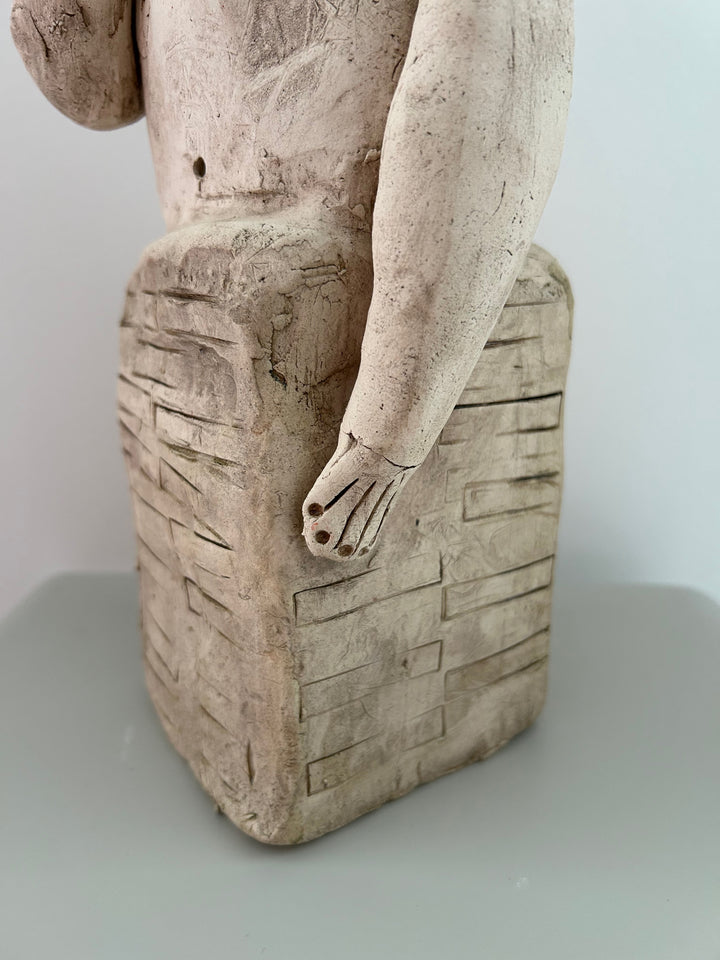 Beeld 'De Dromerige Zwemmer' – een knipoog in keramiek - 14 x 9 x 33 cm