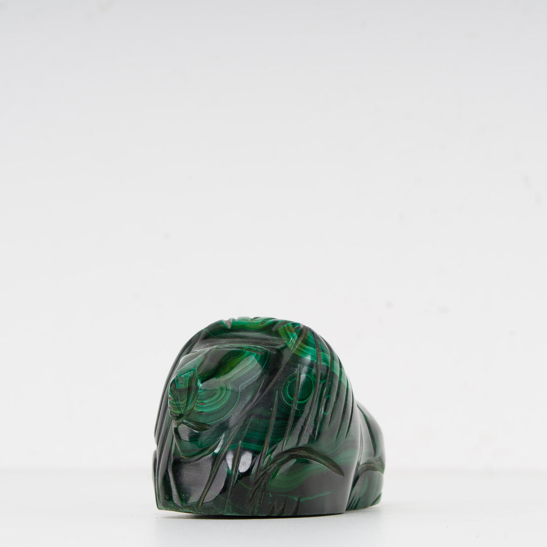 Groene leeuw in malachiet – handgeslepen sculptuur – 11,5 x 5,5 x 5,5 cm