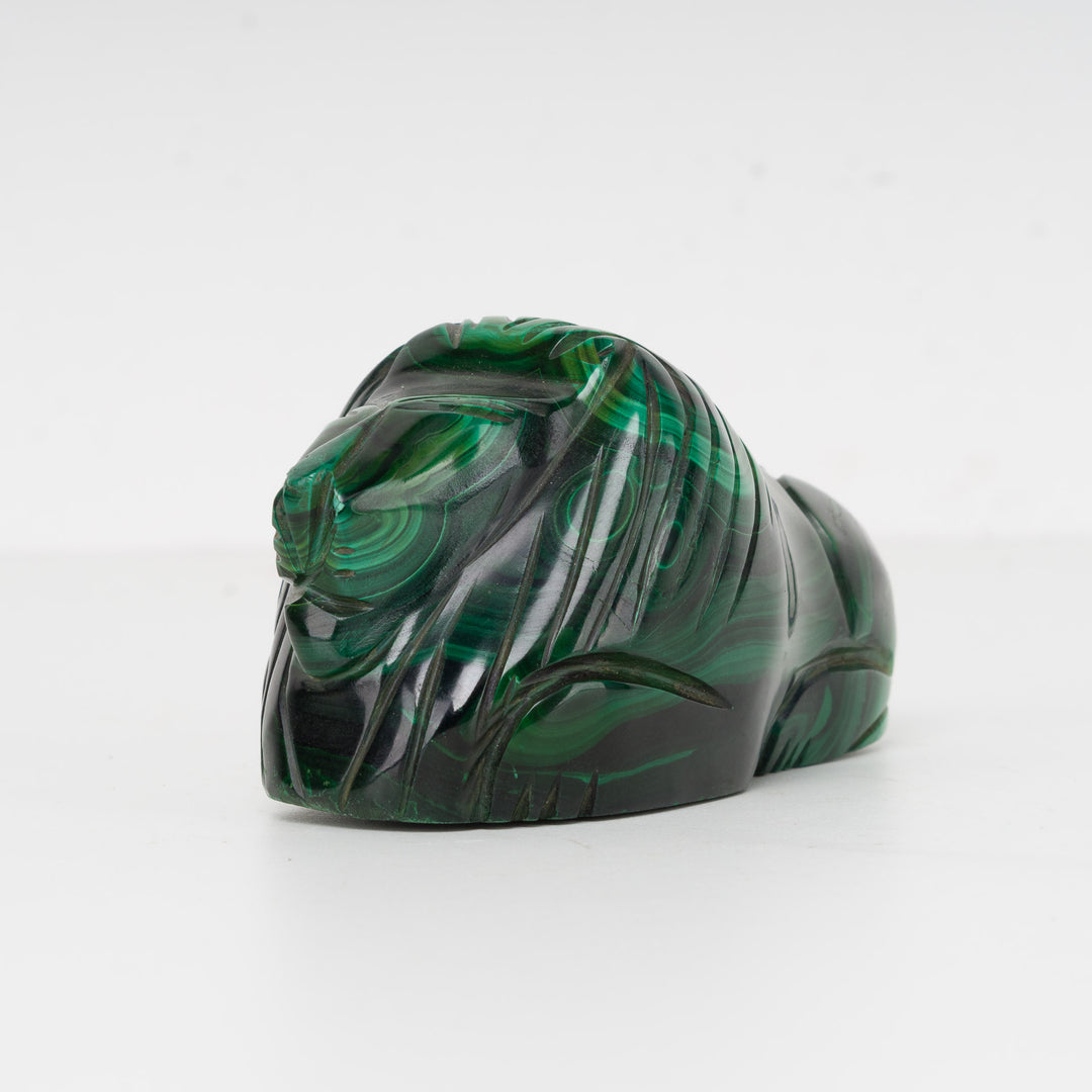 Groene leeuw in malachiet – handgeslepen sculptuur – 11,5 x 5,5 x 5,5 cm