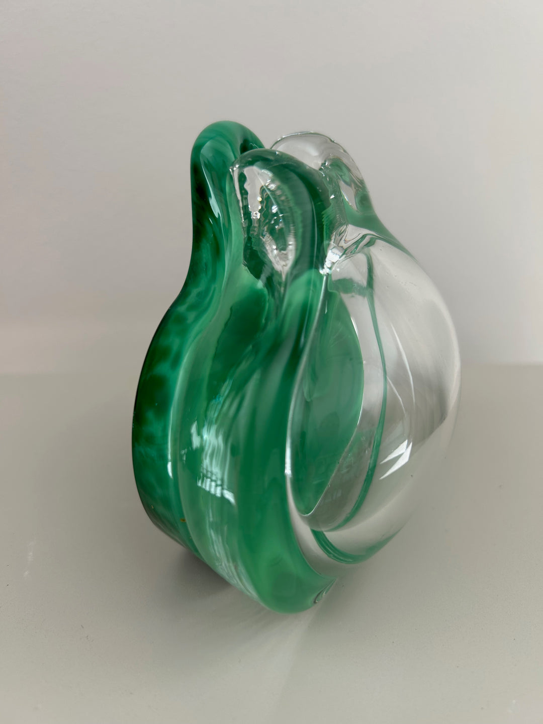 Groene fluistering in kristal – vintage vaasje van Bruno Lehrer