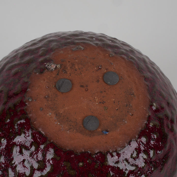 Handgemaakt Keramisch Object in Diep Bordeaux – Sculpturale Blikvanger