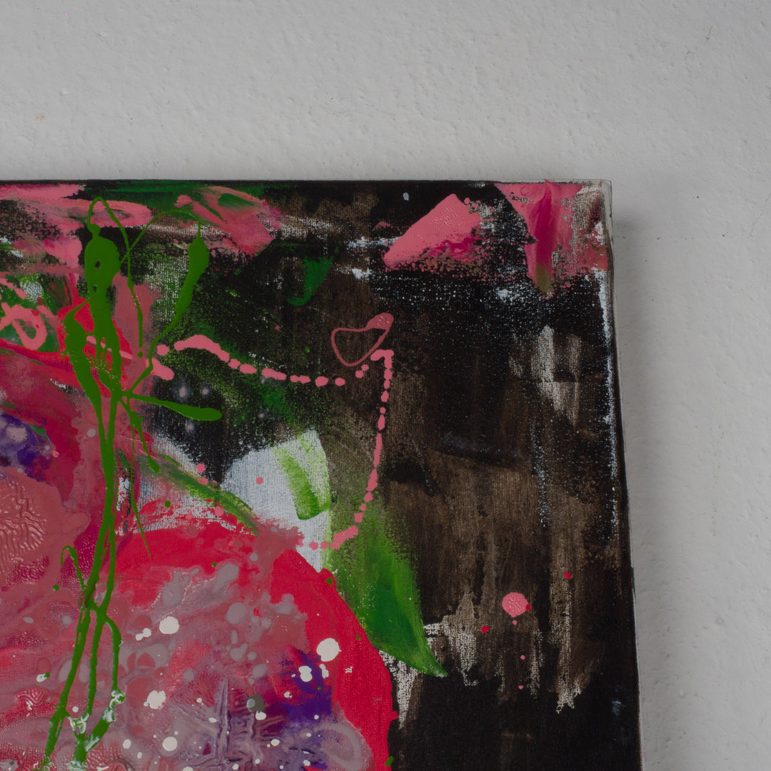 Contemporary large painting of abstract flowers in pink and green by Hilde Deceuninck.