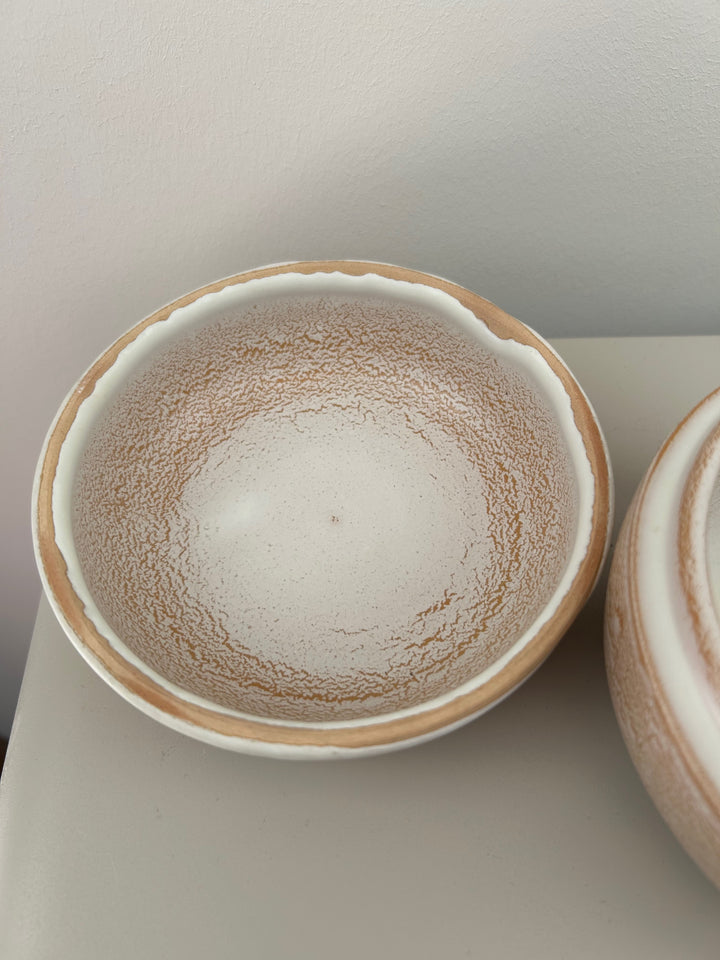 Handgemaakt keramisch dekselpotje in wit & zandkleur – Gesigneerd 1 B14 - 12x12x9cm