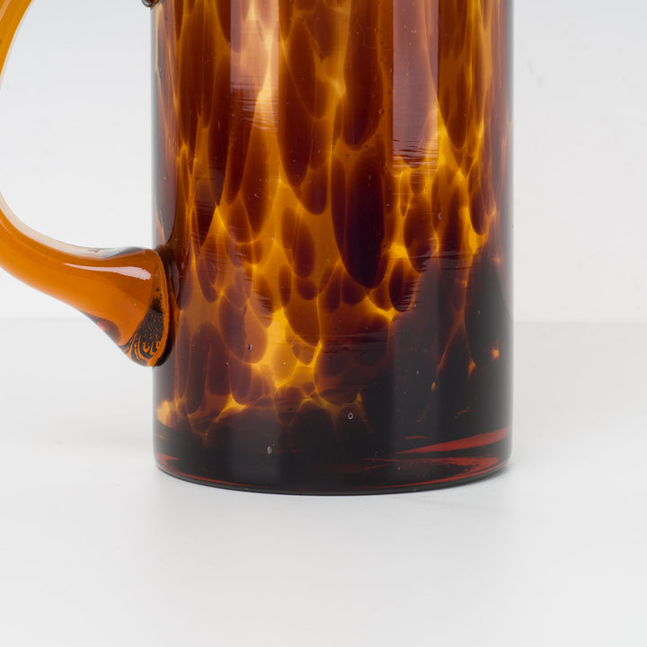 Glazen schenkkan in bruin schildpadmotief