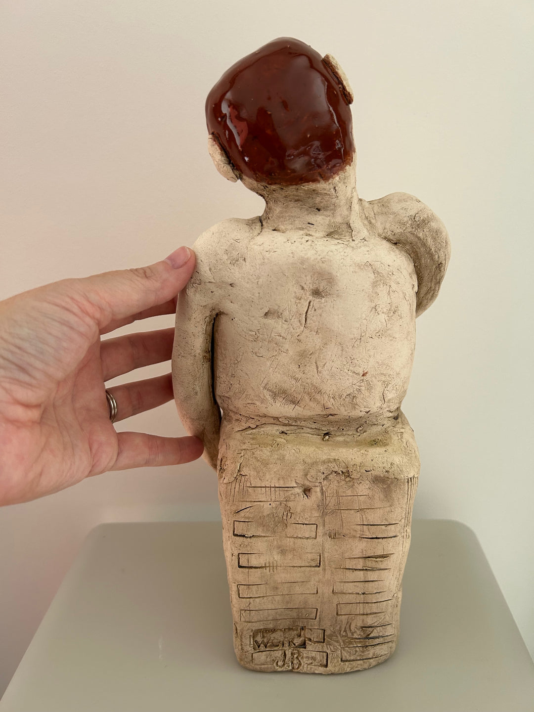 Beeld 'De Dromerige Zwemmer' – een knipoog in keramiek - 14 x 9 x 33 cm