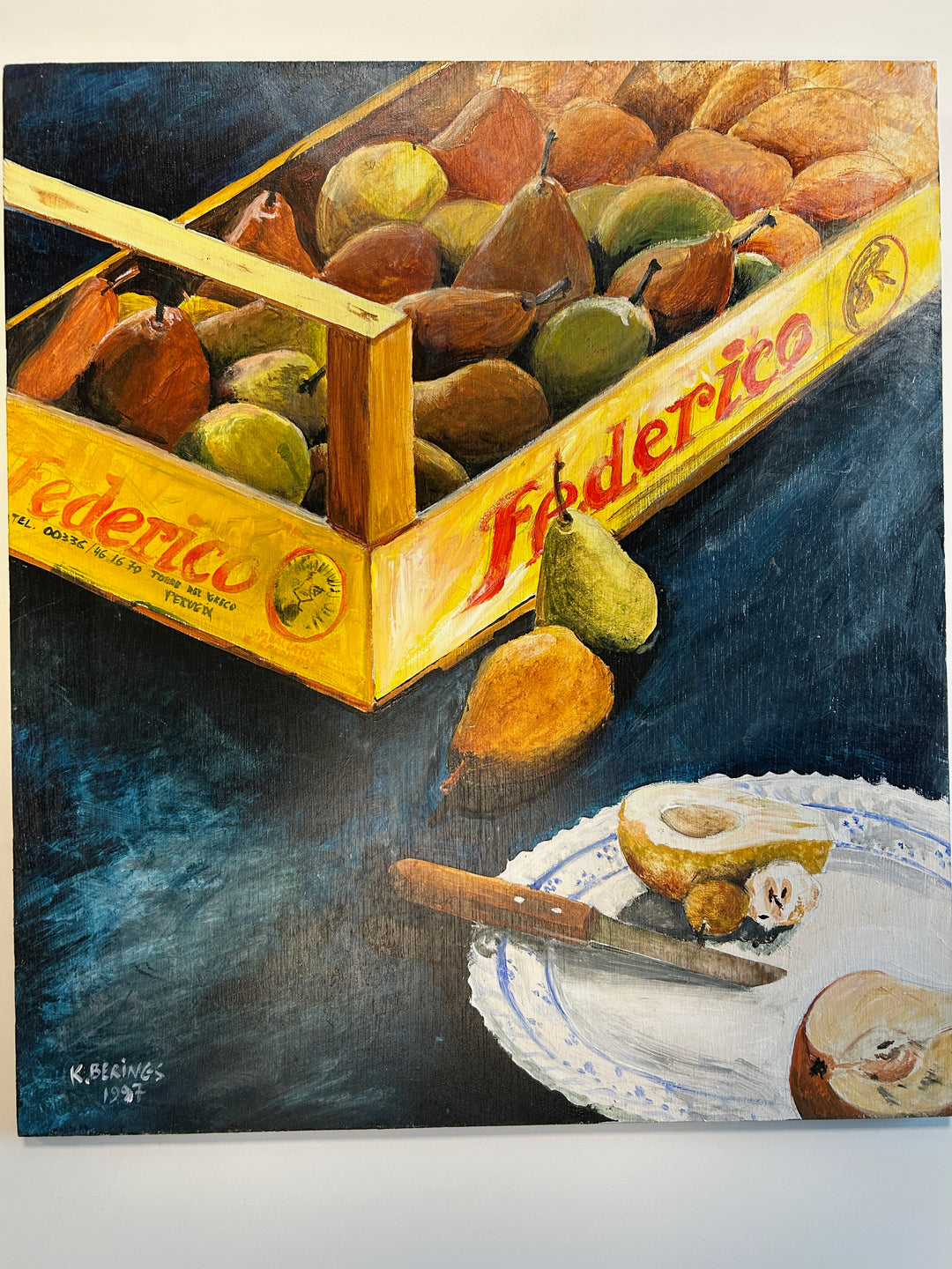 Kristien Berings – Stilleven met peren in kist – 1997 – 50 x 57 x 1 cm