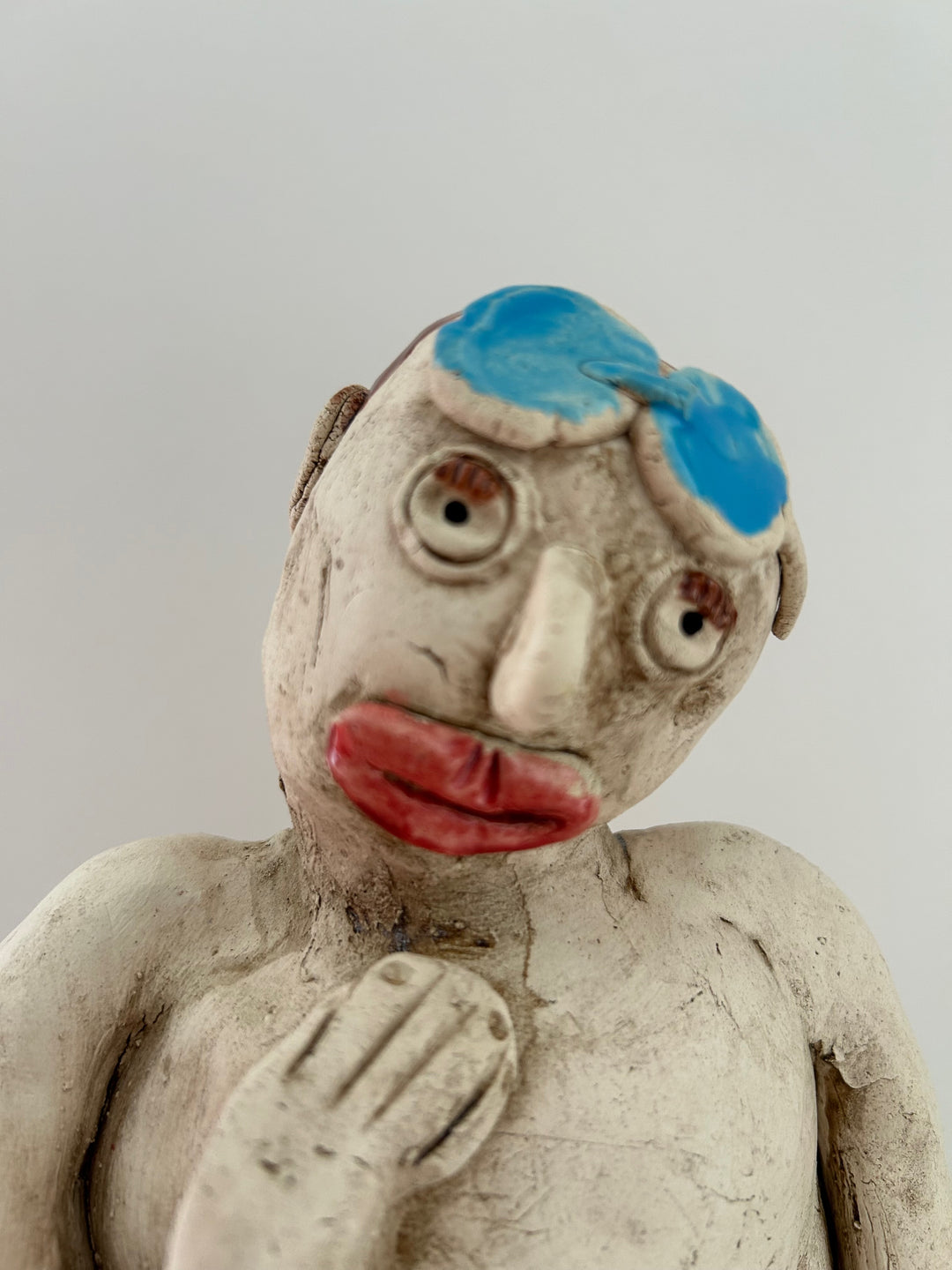 Beeld 'De Dromerige Zwemmer' – een knipoog in keramiek - 14 x 9 x 33 cm