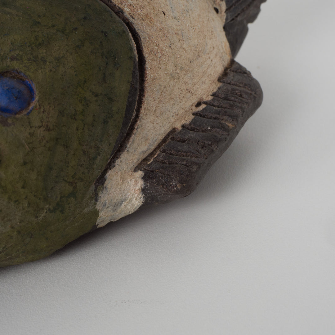 Klein Afrikaans decoratief maskertje – groen, rood en paars