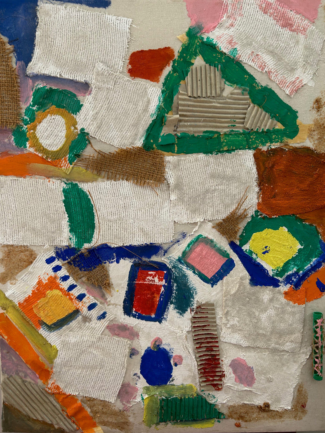Abstracte Mixed Media Collage – Kleurrijk Textuurkunstwerk met Unieke Materialen - 64,5 x 50 x 3 cm