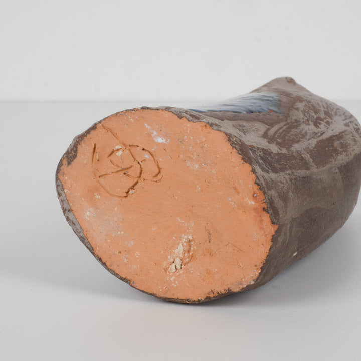 Handgemaakt keramisch vaasje – bruin met blauw geglazuurd blad – gesigneerd – 6 x 5,5 x 15 cm