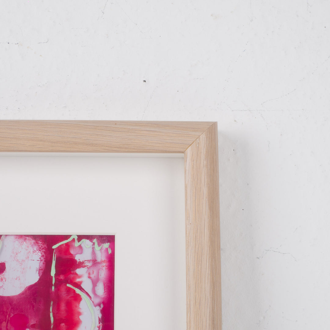 Hedendaags rood gelaagd schilderij op Mica – Hilde Deceuninck