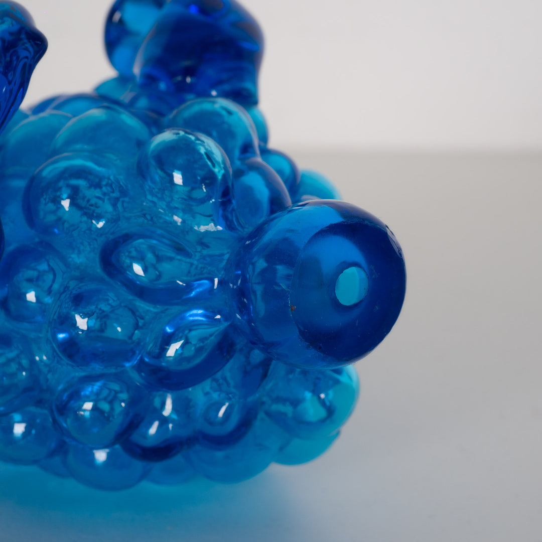 Vintage glazen druiventros – sculpturaal design in helder blauw (15 x 8,5 x 10,5 cm)