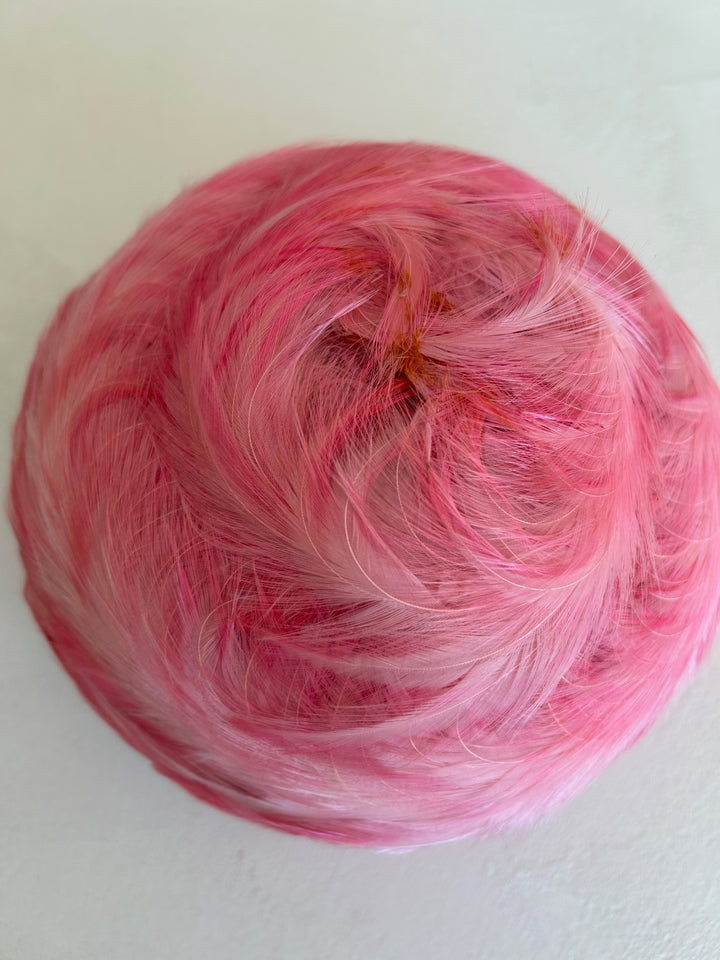 Vintage hoed met roze pluimen – een zacht statement / 23 x 19 x 16 cm