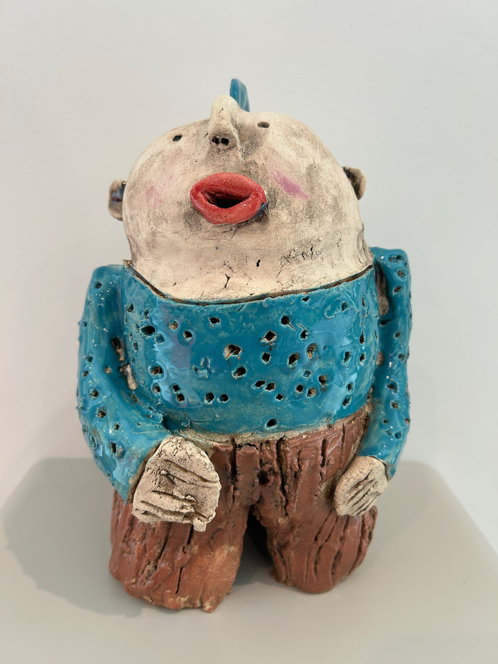 Handgemaakt beeld van Hartwerk – sociaal keramisch kunstobject – 16 × 14 × 25,5 cm