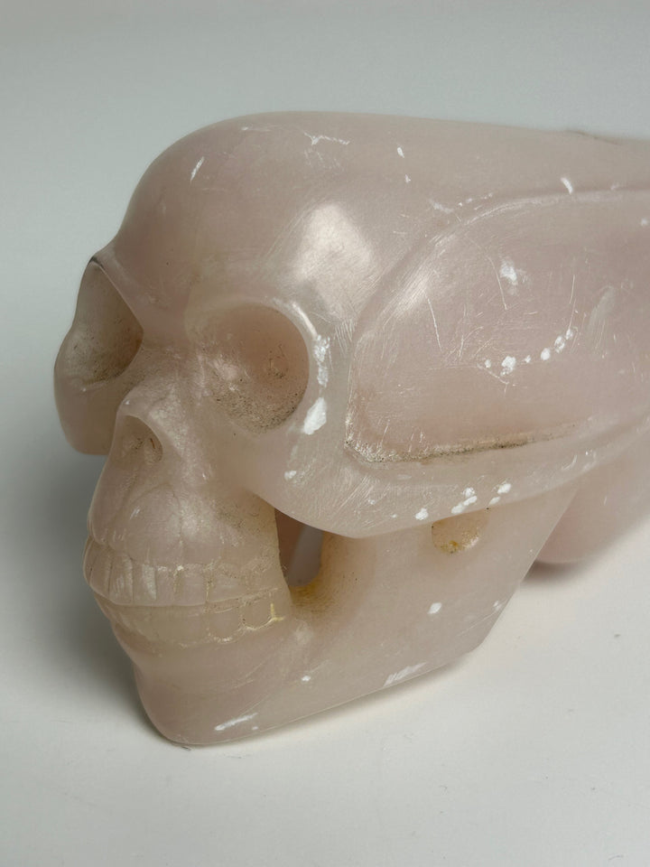 Sculpture – Skull in pink calcite | 15 x 5.5 x 7 cm