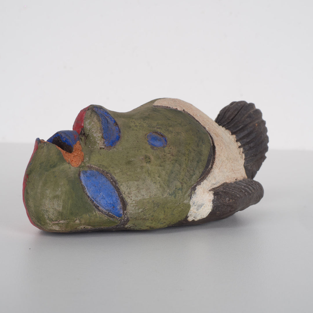 Klein Afrikaans decoratief maskertje – groen, rood en paars