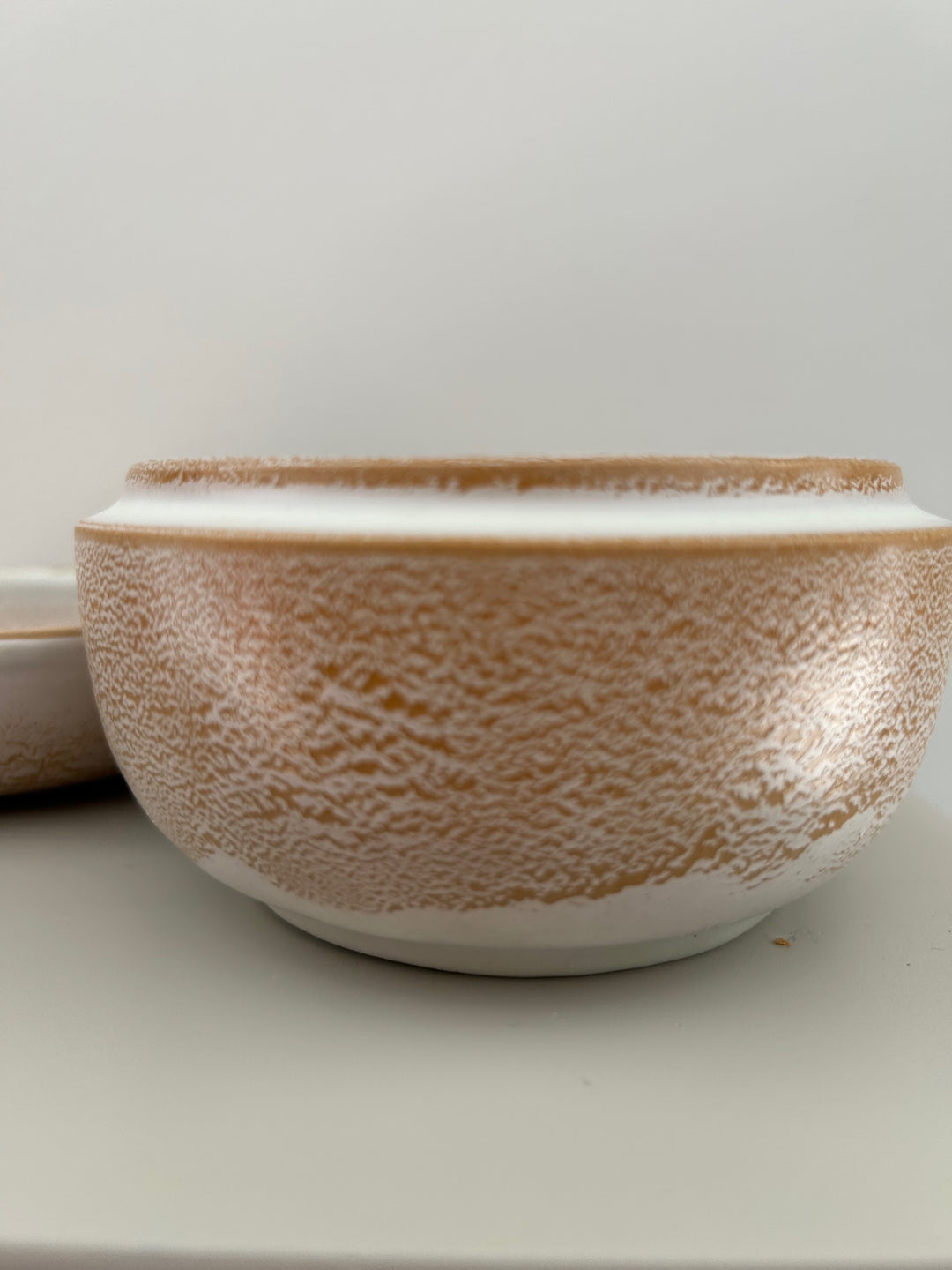 Handgemaakt keramisch dekselpotje in wit & zandkleur – Gesigneerd 1 B14 - 12x12x9cm