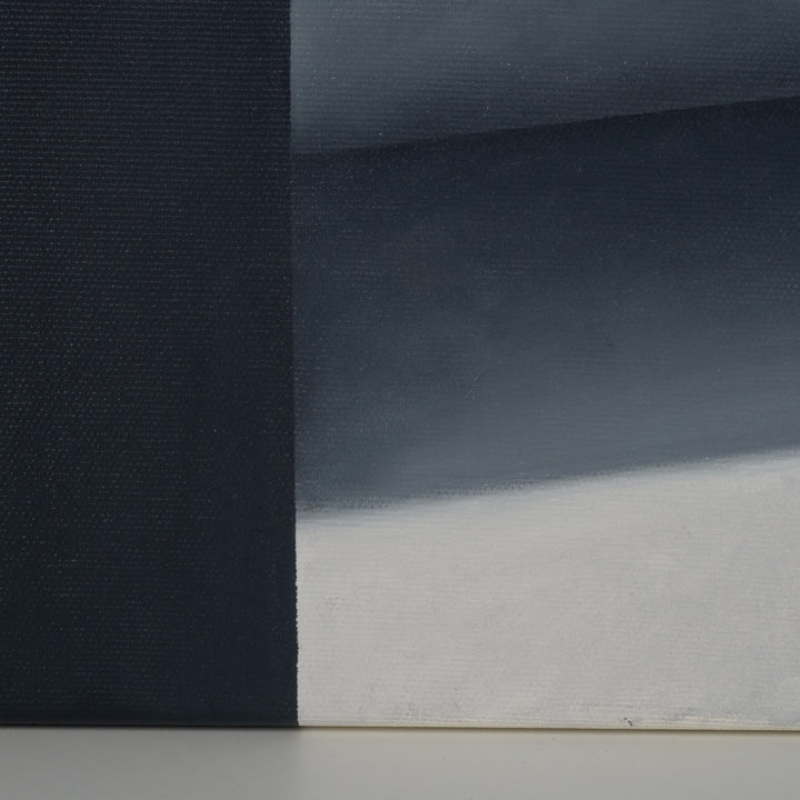 Schilderij 'Het eerste licht – een verstilde ruimte van richting en reflectie' door Monique Coppieters / 70,5 x 50,5 cm