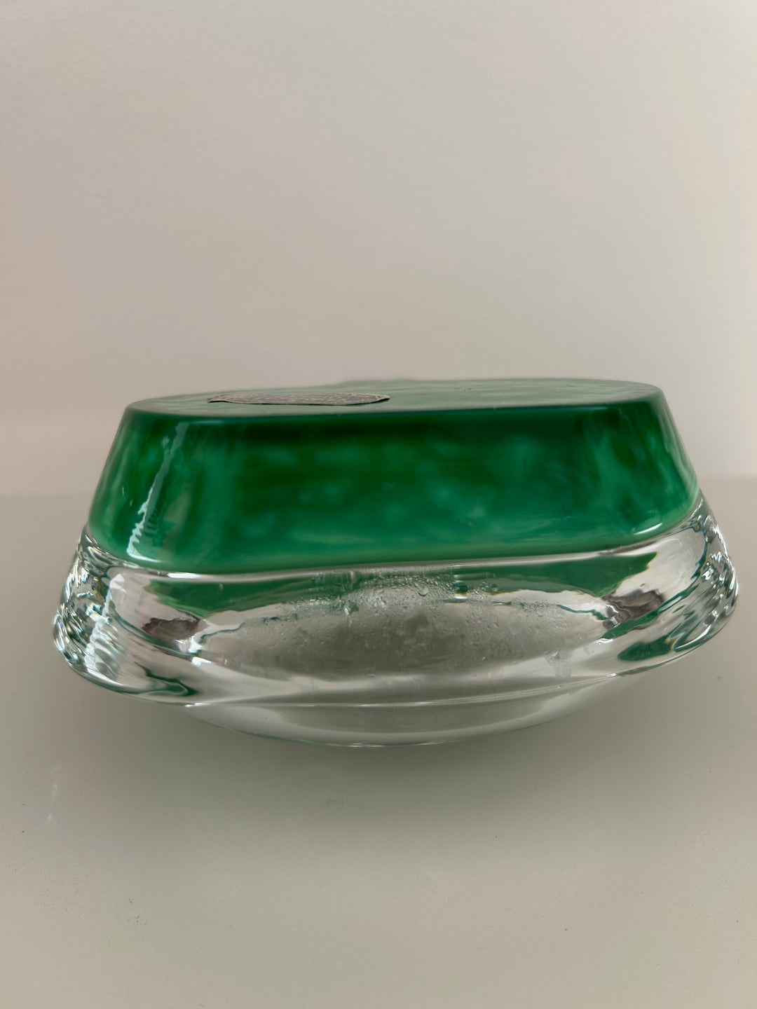 Groene fluistering in kristal – vintage vaasje van Bruno Lehrer