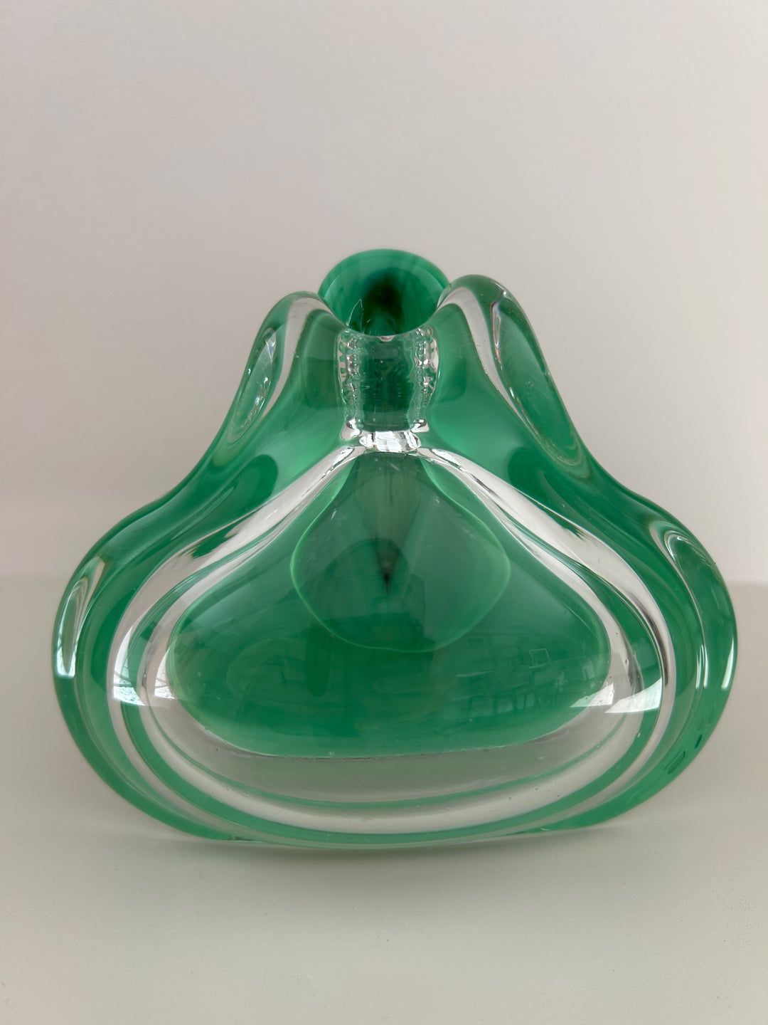 Groene fluistering in kristal – vintage vaasje van Bruno Lehrer