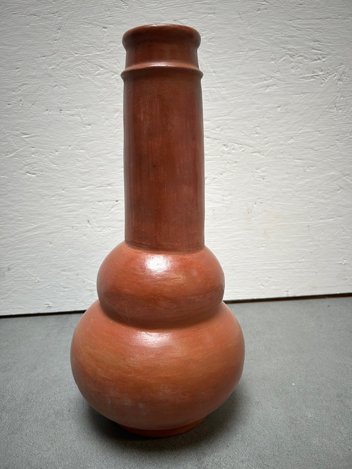 Bruine Keramische Vaas met Open Hartmotieven – 19 x 19 x 37 cm