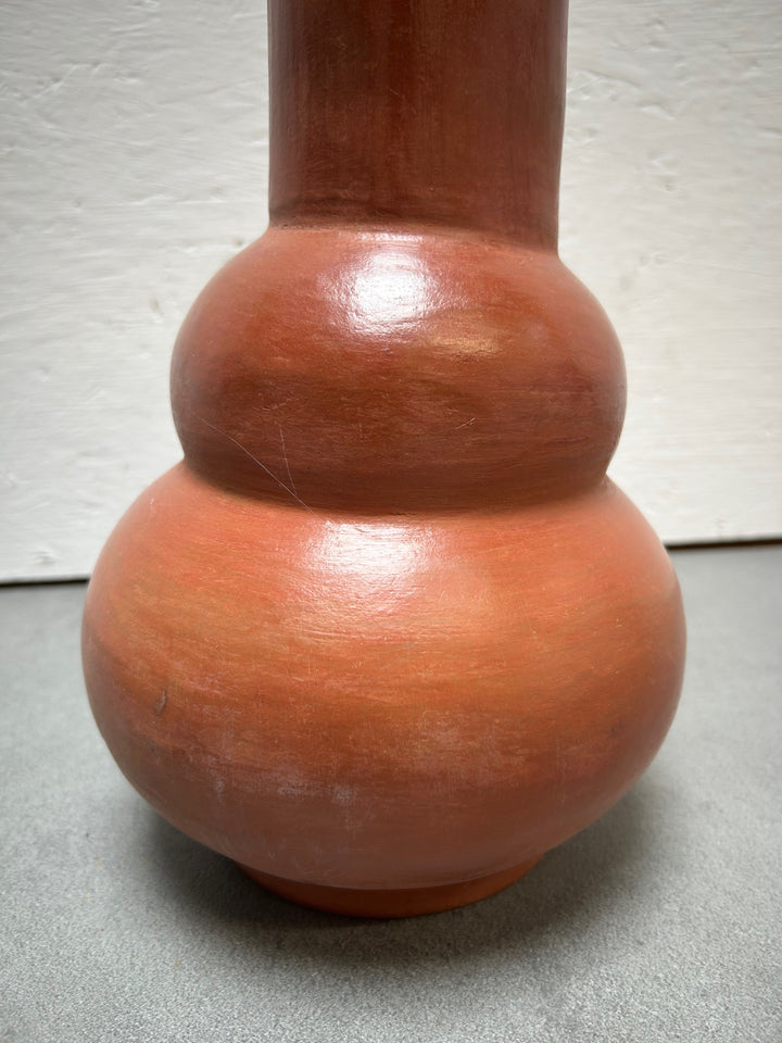 Bruine Keramische Vaas met Open Hartmotieven – 19 x 19 x 37 cm